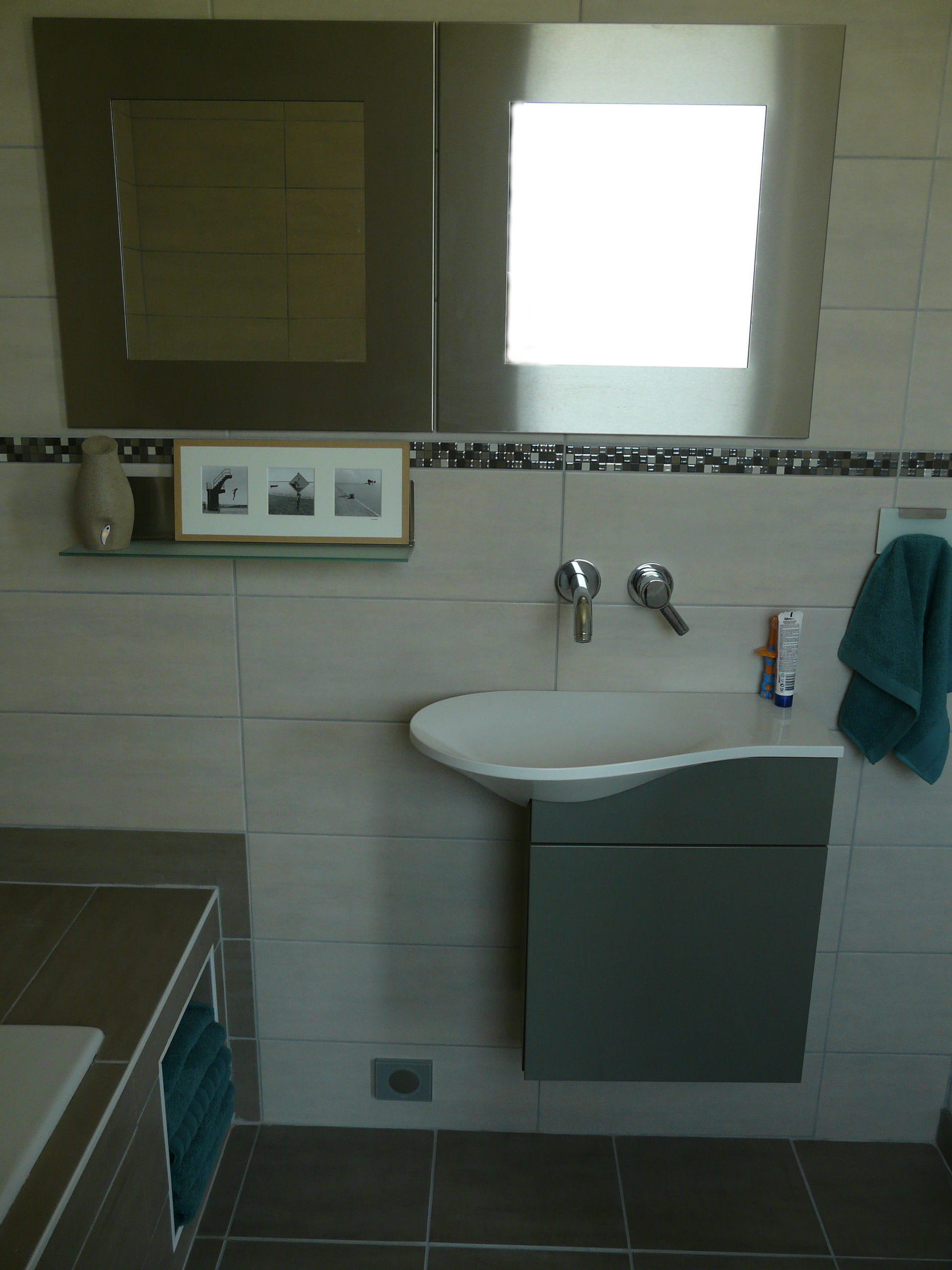 Une petite salle de bains fonctionnelle Visitez la