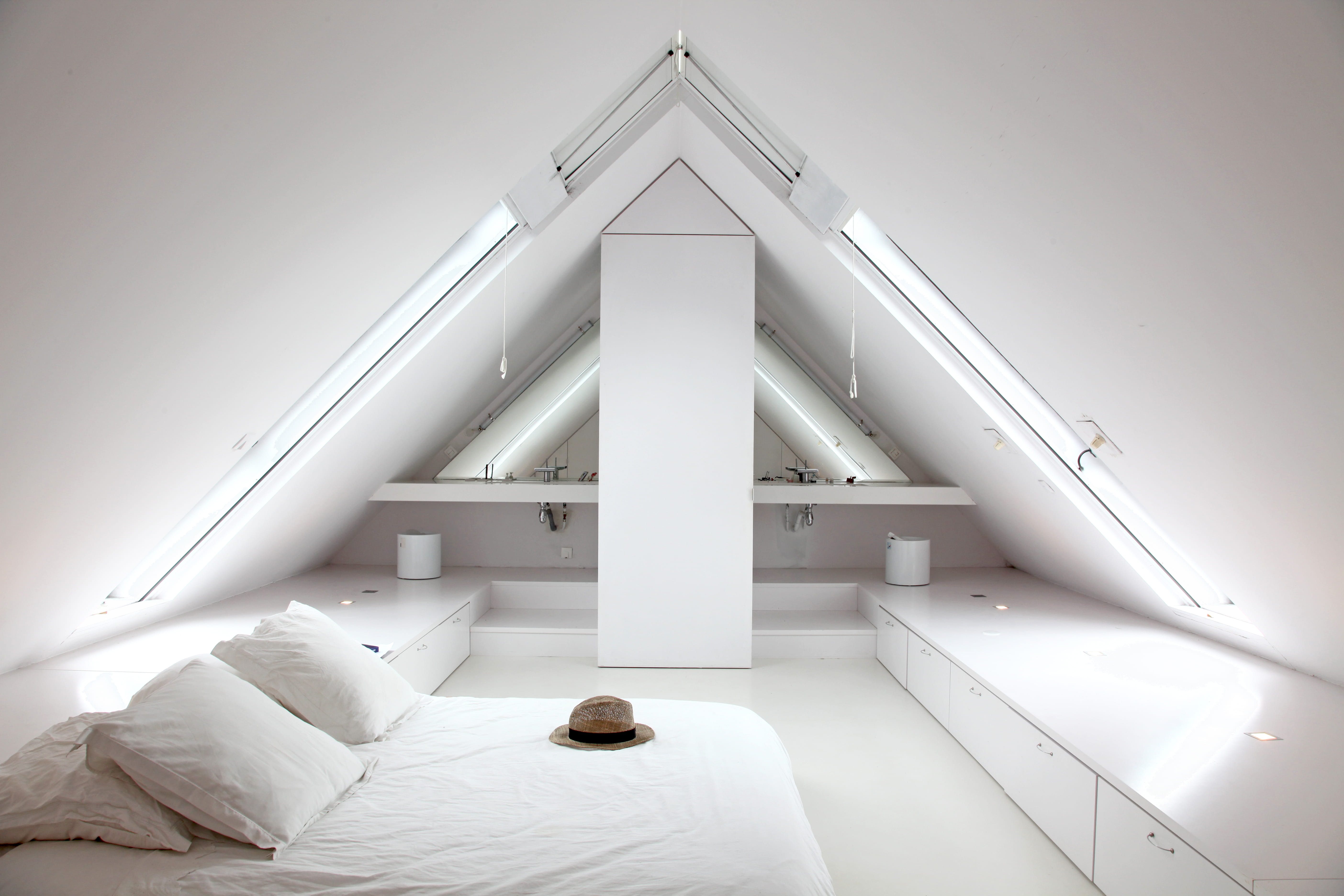 Une suite parentale immaculée sous les toits