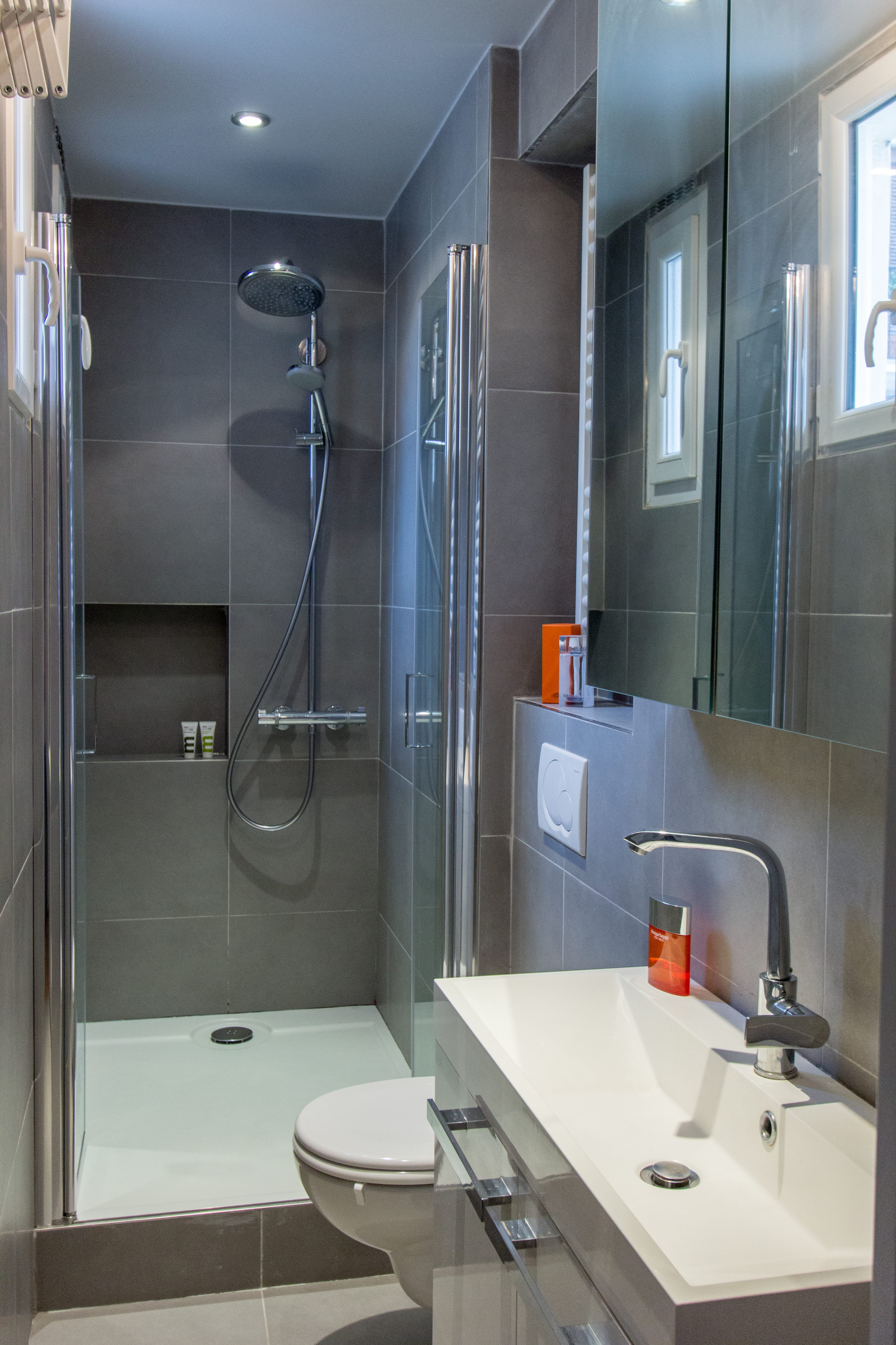 Une petite salle d'eau bien pensée