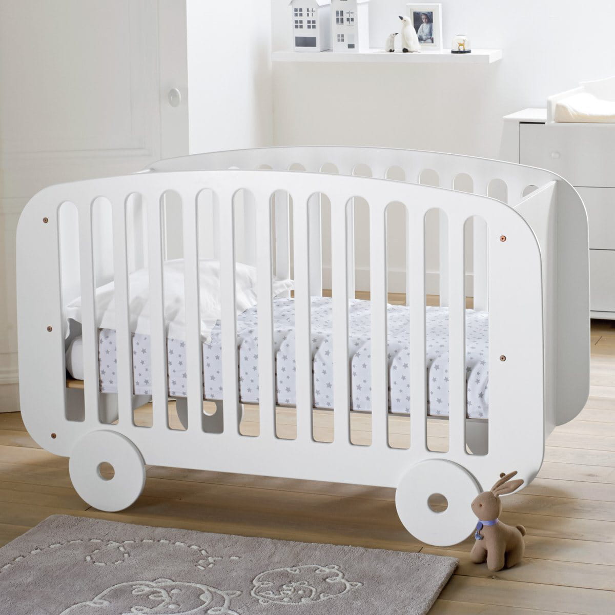 Lit bébé forme roulotte par la redoute interieurs