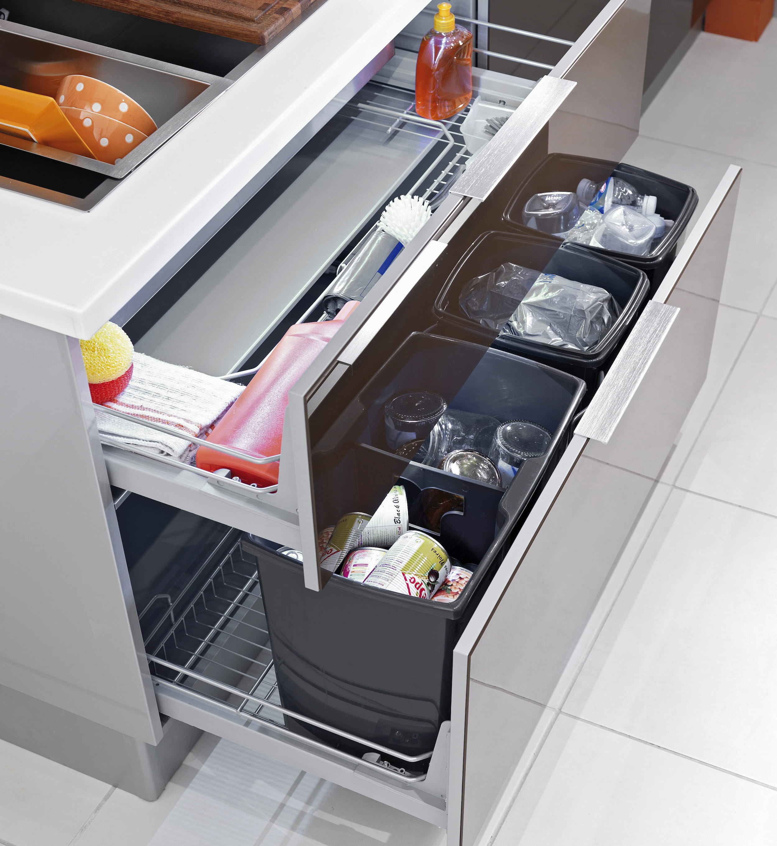 Un rangement optimisé avec les organiseurs de cuisine