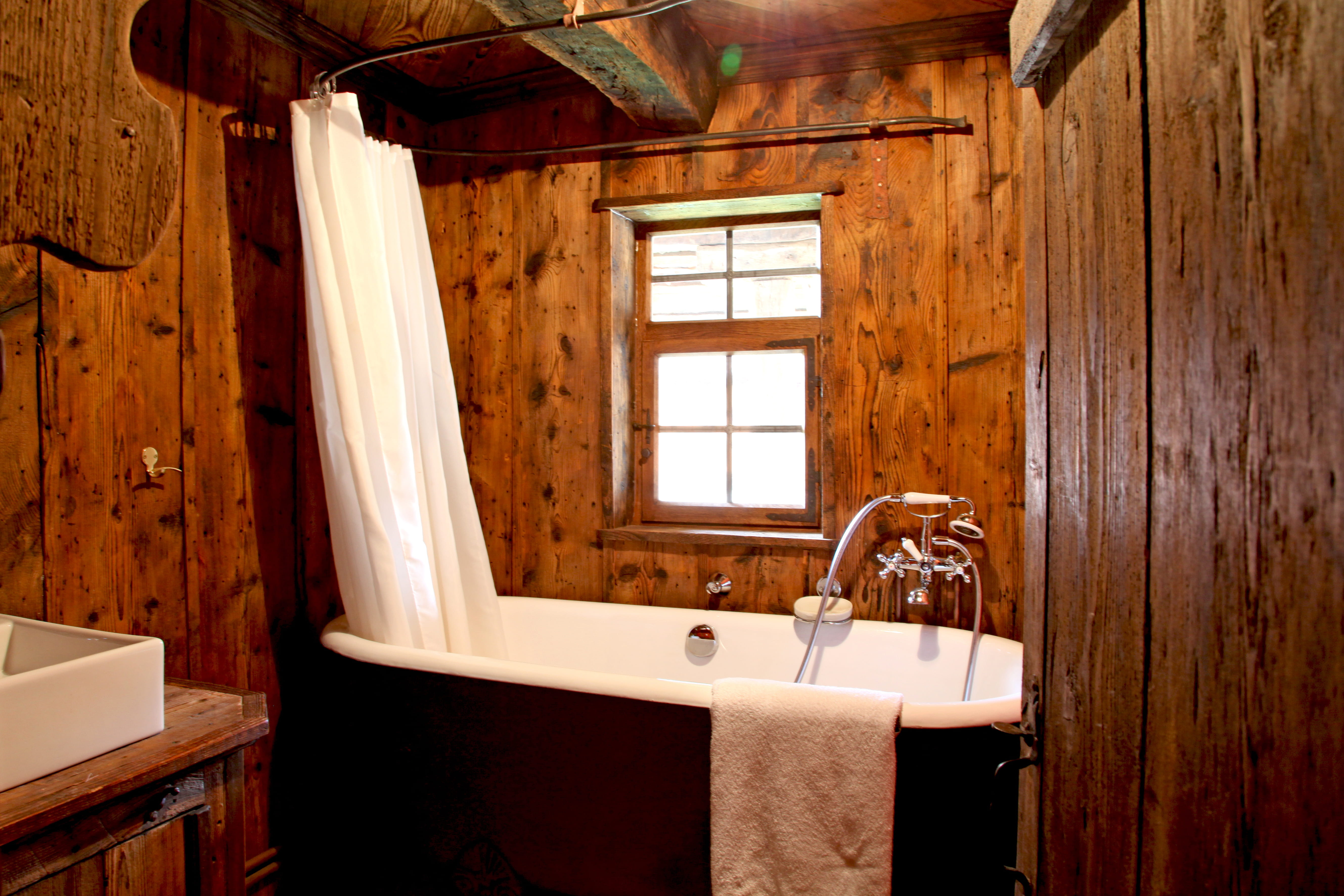 Salle de bain ancienne bois avec haute définition fonds d'écran ...