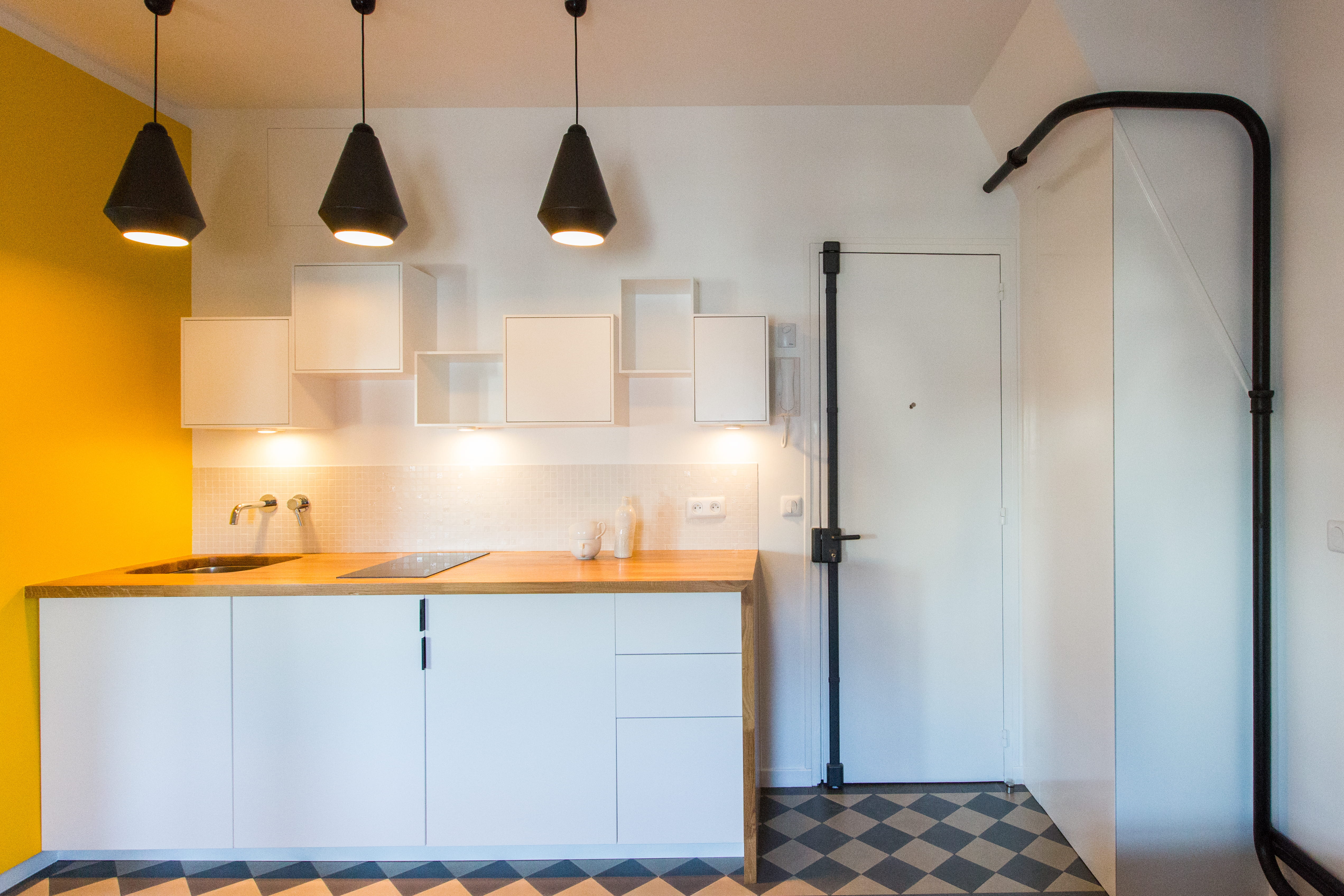 Cuisine blanche mur jaune: cuisine mur c f bb etagere murale avec ...