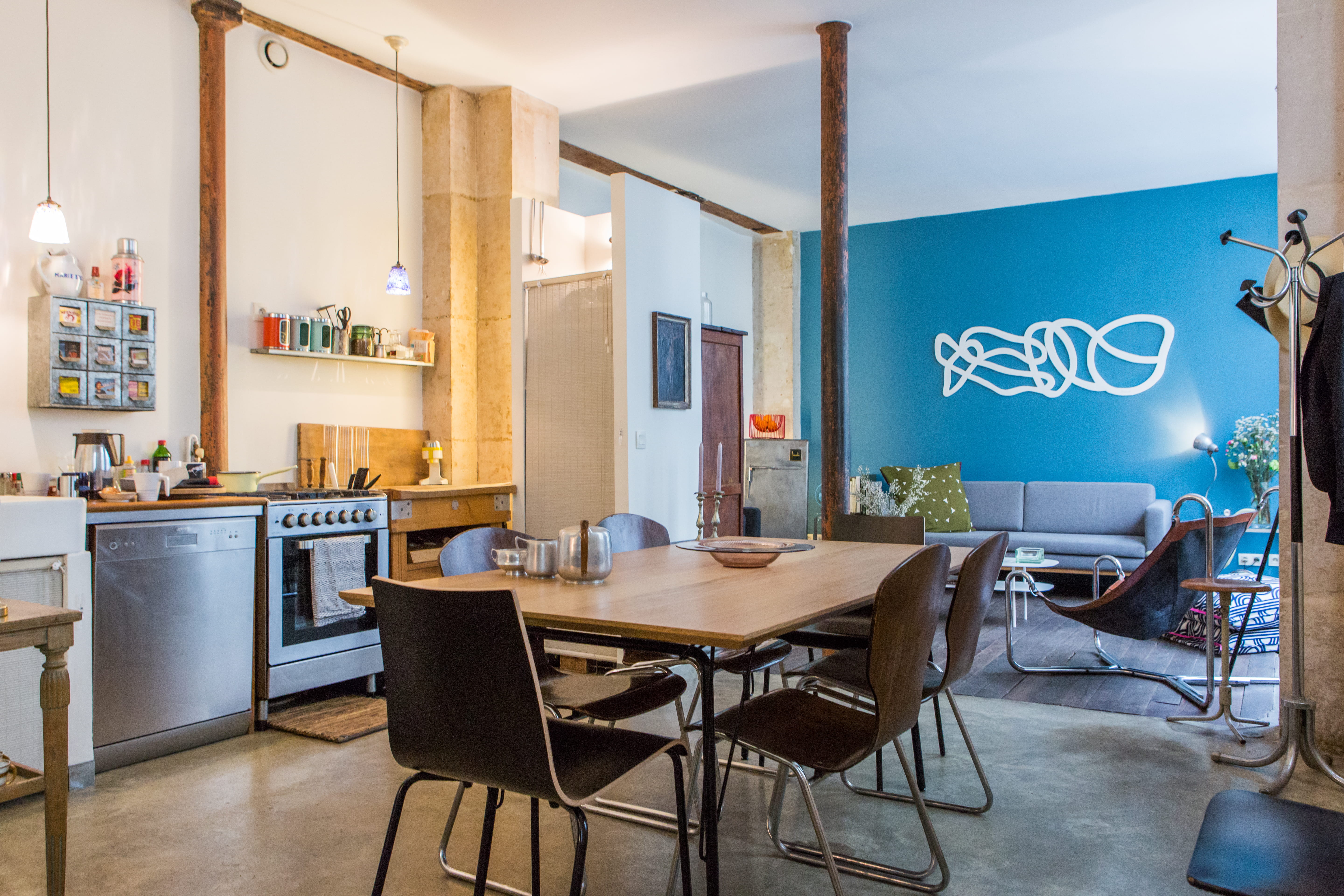 Une cuisine ouverte minimaliste