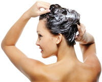 si vous avez les cheveux gras, choisissez un shampoing adapté.