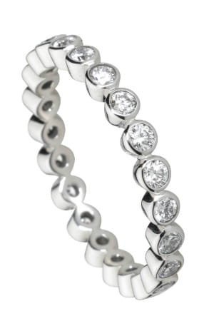alliance en platine sertie clos cartier