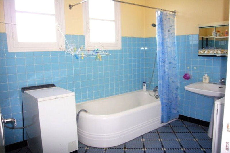 Peinture Carrelage Salle De Bain Avant Après : salle de bains de Sylvie : avant : Avant-après : des salles de bains … Peinture Carrelage Salle De Bain Avant Après : salle de bains de Sylvie : avant : Avant-après : des salles de bains …