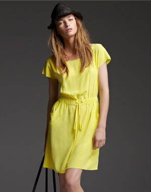 robe jaune de les petites...