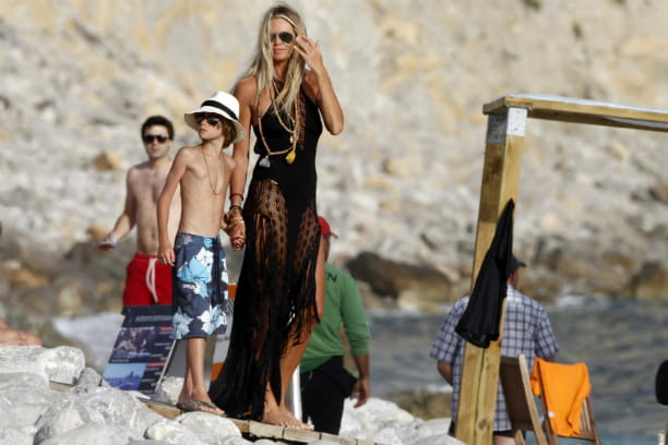 Vacances à Ibiza pour Elle MacPherson et ses fils