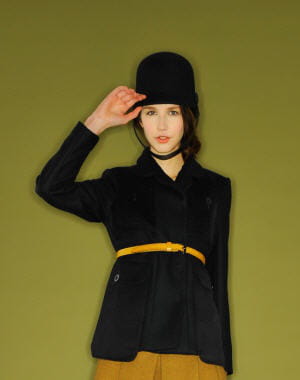 veste noire de mademoiselle tara
