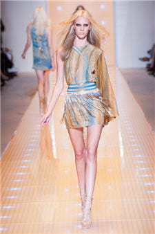 dã©filã© versace printemps ã©tã© 2013, ã milan