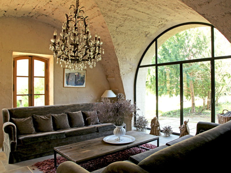 Salon avec verri&egrave;re