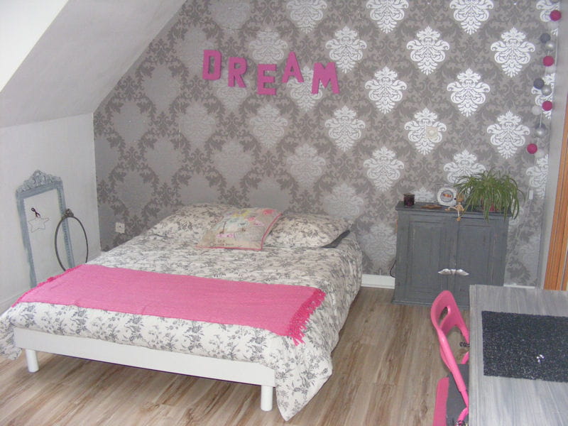 Idee Salle De Bain Noir Et Blanc : Chambre Gris Et Rose Poudre Une chambre girly en rose et gris Idee Salle De Bain Noir Et Blanc : Chambre Gris Et Rose Poudre Une chambre girly en rose et gris