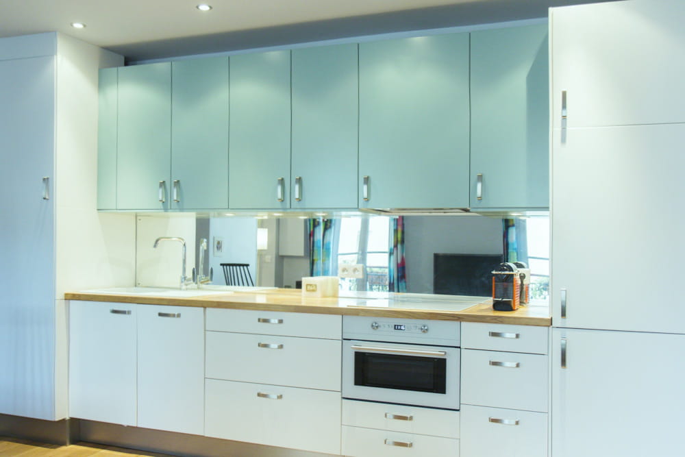 Tabouret Salle De Bain Design : Une cuisine en longueur Un 37 m² bleu et blanc tout en douceur Tabouret Salle De Bain Design : Une cuisine en longueur Un 37 m² bleu et blanc tout en douceur