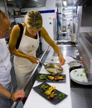 cours de cuisine sous l'oeil attentif de serge gouloumès