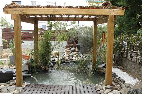 L'eau au pied de la terrasse