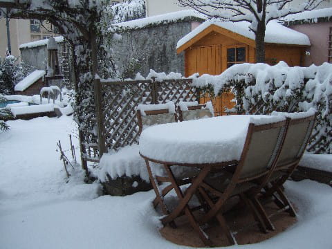 Jardin enneigé